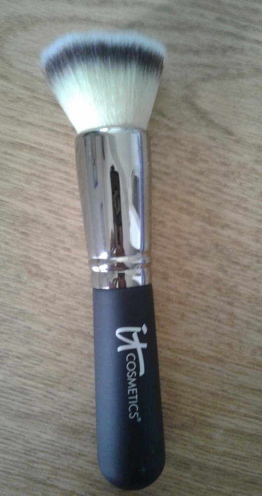 BRAND NEW IT COSMETICS HEAVENLY LUXE MAKEUP BRUSH
